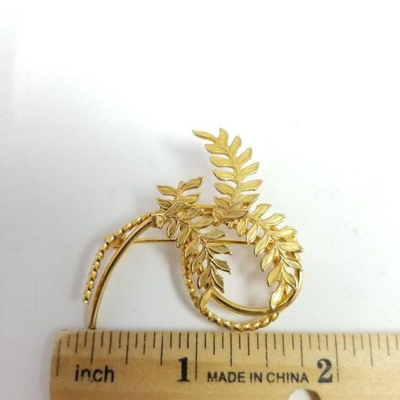 Vintage Leaf Fronds Brooch, Gold Tone Spiral Loop Design, Minimal Unisex Style - Picture 3 of 6